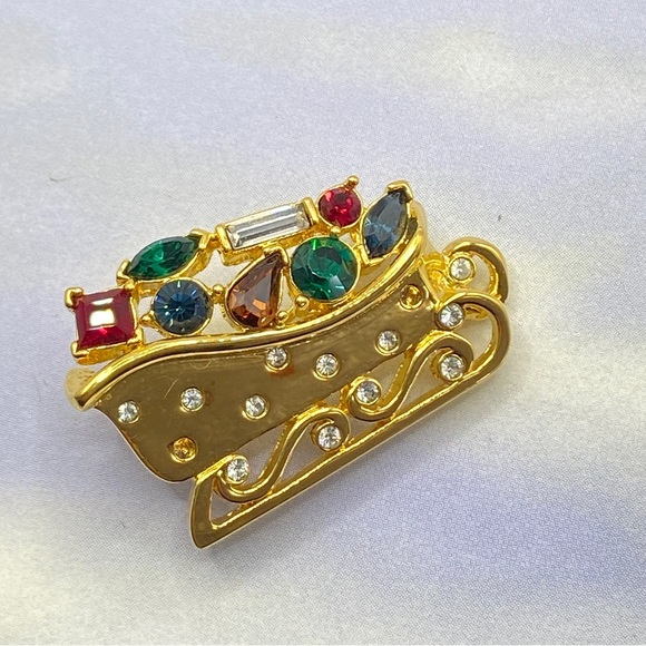 MONET Santa Sleigh Brooch Gold Tone Rhinestone Christmas Gifts - Picture 5 of 6